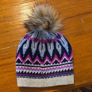 Vineyard Vines Merino Wool Womens Beanie with fun super soft Pom Pom worn once